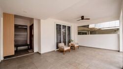 Sixth Avenue (D10), Terrace #581926341